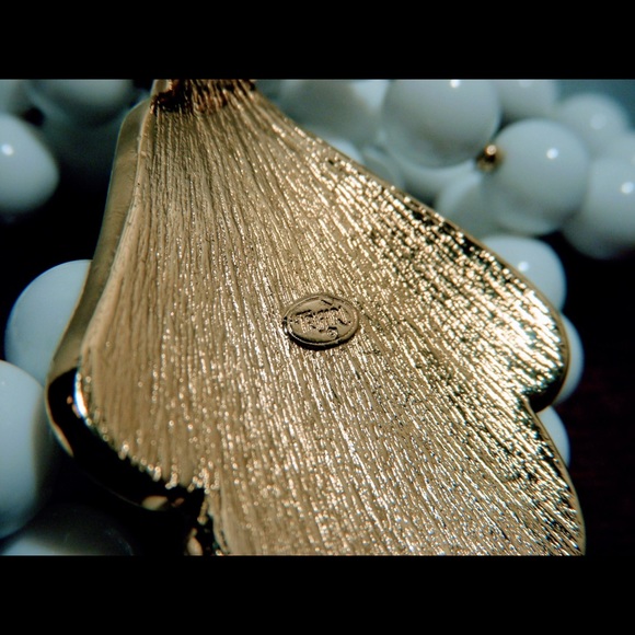 Vintage Trifari Gold Tone with Cream Enamel Set - Picture 3 of 5